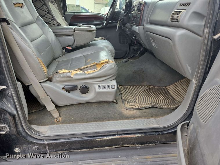 image for item DT6838 2005 Ford F450 Super Duty Lariat Crew Cab flatbed truck