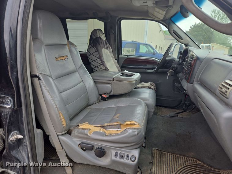 image for item DT6838 2005 Ford F450 Super Duty Lariat Crew Cab flatbed truck