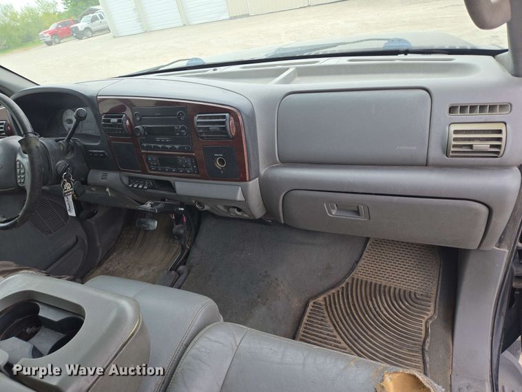 image for item DT6838 2005 Ford F450 Super Duty Lariat Crew Cab flatbed truck