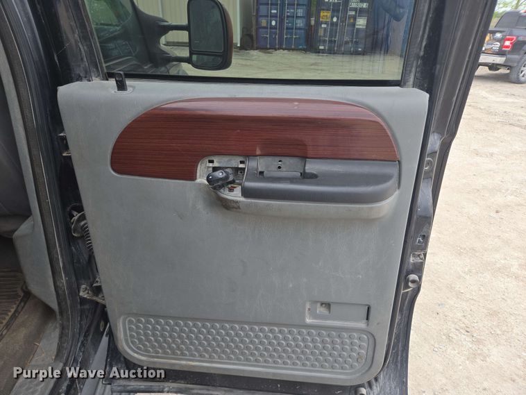 image for item DT6838 2005 Ford F450 Super Duty Lariat Crew Cab flatbed truck