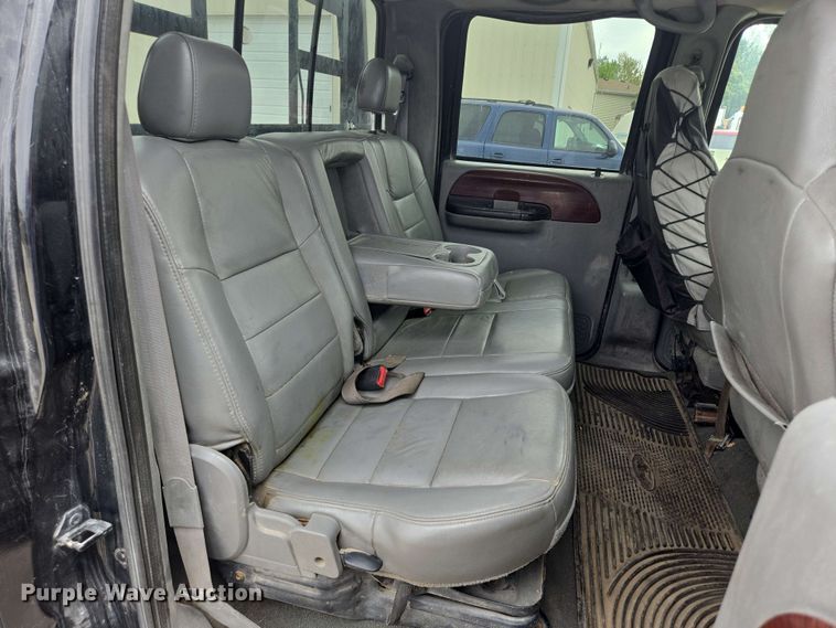 image for item DT6838 2005 Ford F450 Super Duty Lariat Crew Cab flatbed truck