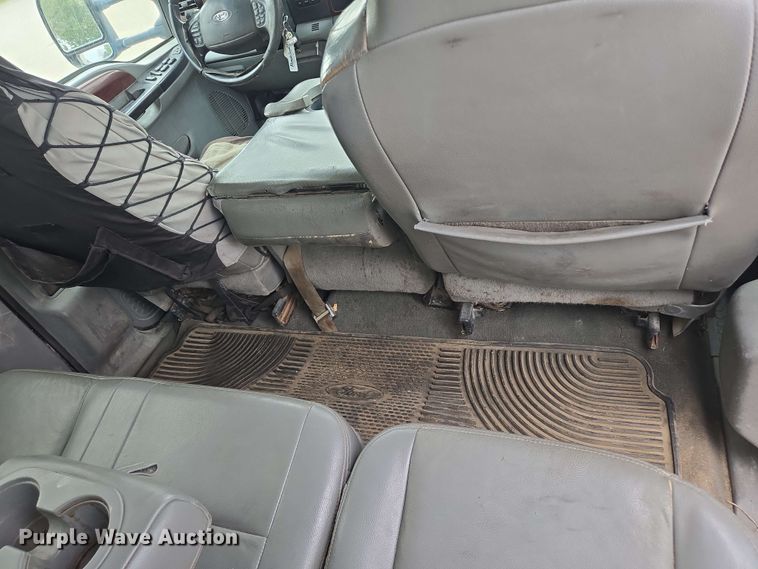 image for item DT6838 2005 Ford F450 Super Duty Lariat Crew Cab flatbed truck