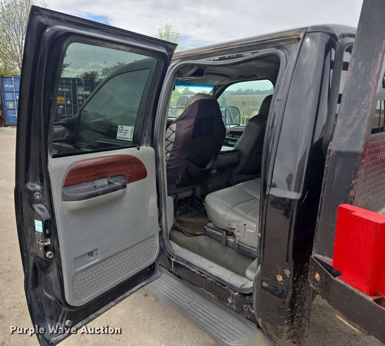 image for item DT6838 2005 Ford F450 Super Duty Lariat Crew Cab flatbed truck