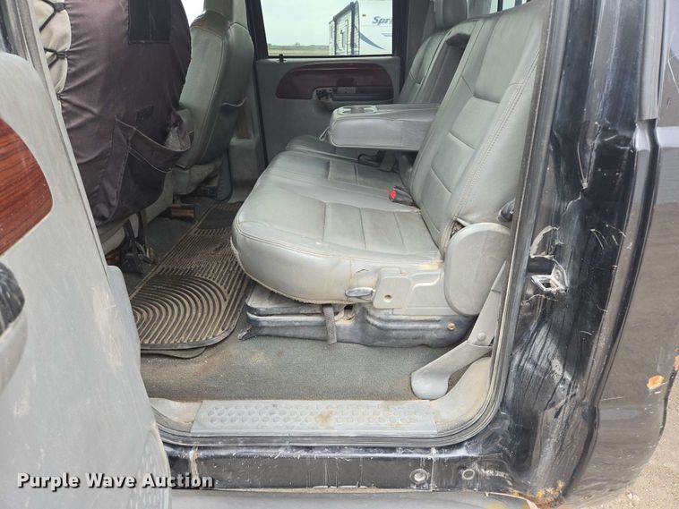 image for item DT6838 2005 Ford F450 Super Duty Lariat Crew Cab flatbed truck