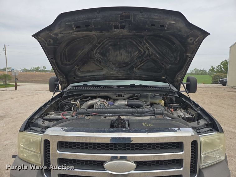 image for item DT6838 2005 Ford F450 Super Duty Lariat Crew Cab flatbed truck