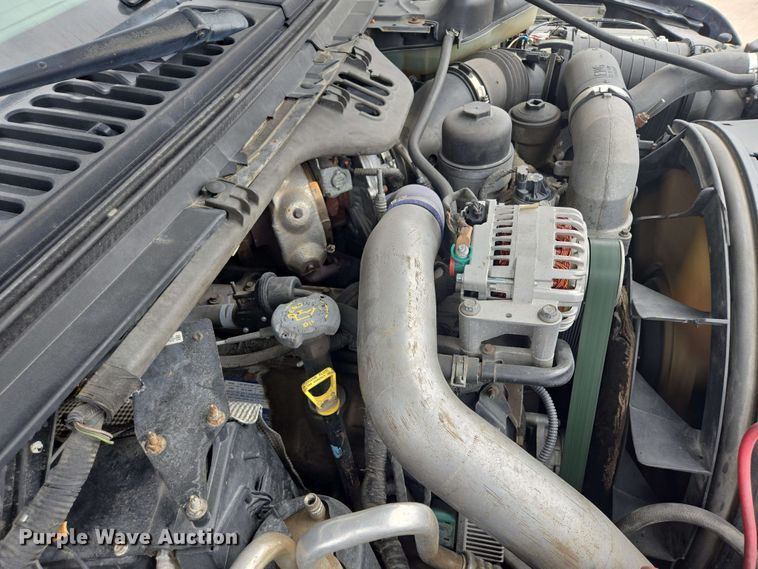 image for item DT6838 2005 Ford F450 Super Duty Lariat Crew Cab flatbed truck