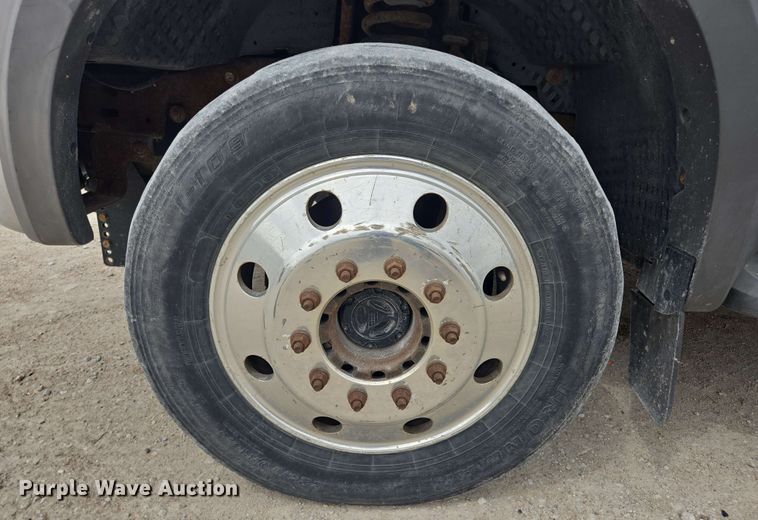 image for item DT6838 2005 Ford F450 Super Duty Lariat Crew Cab flatbed truck