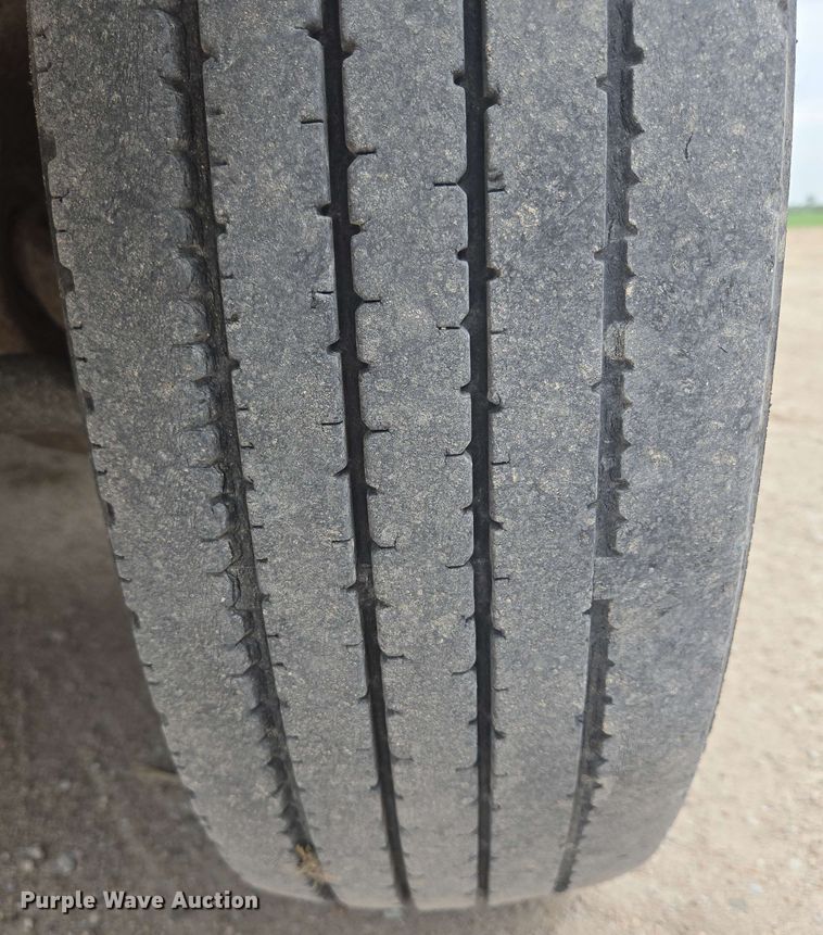 image for item DT6838 2005 Ford F450 Super Duty Lariat Crew Cab flatbed truck