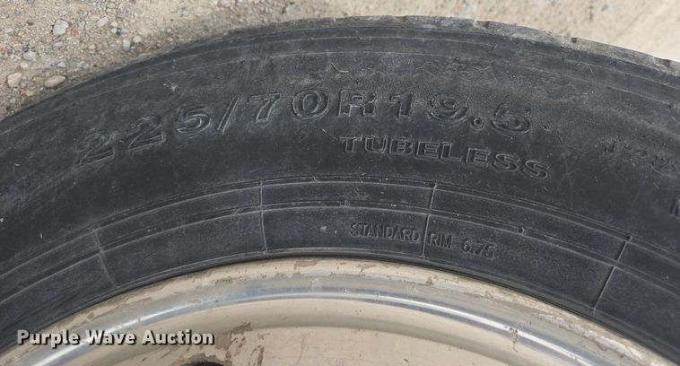 image for item DT6838 2005 Ford F450 Super Duty Lariat Crew Cab flatbed truck