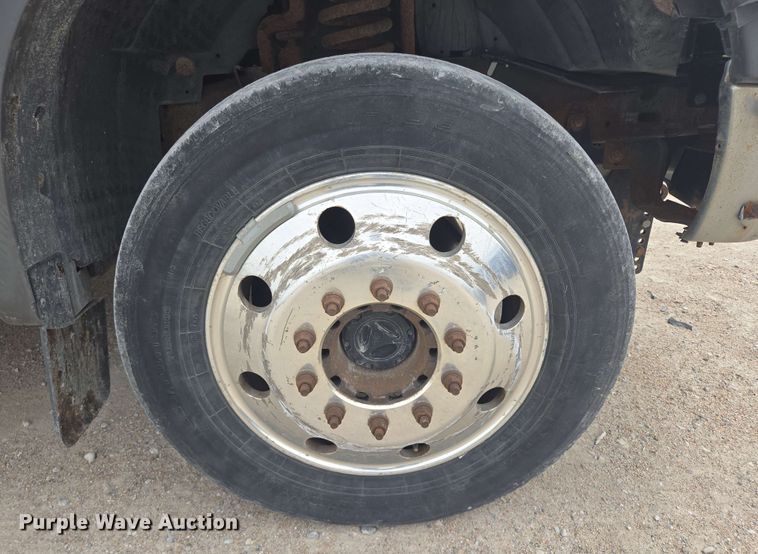 image for item DT6838 2005 Ford F450 Super Duty Lariat Crew Cab flatbed truck