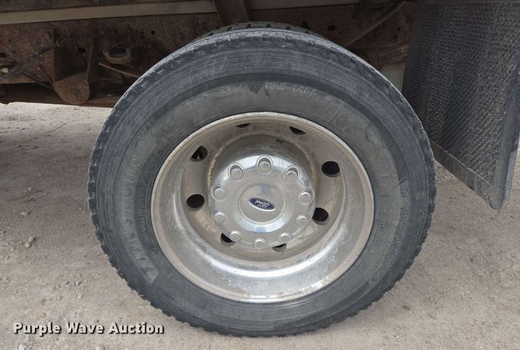 image for item DT6838 2005 Ford F450 Super Duty Lariat Crew Cab flatbed truck