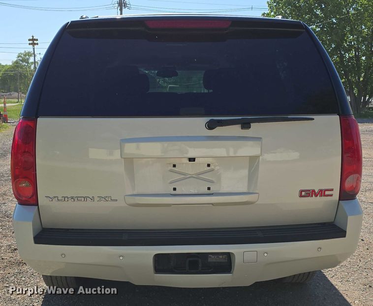 image for item DT6875 2013 GMC Yukon XL SLT SUV
