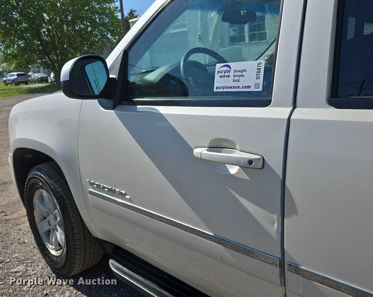 image for item DT6875 2013 GMC Yukon XL SLT SUV