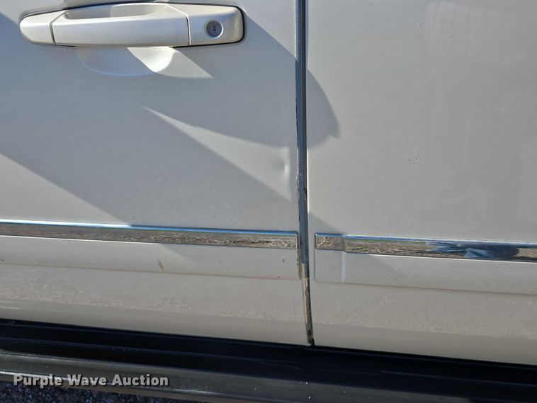 image for item DT6875 2013 GMC Yukon XL SLT SUV