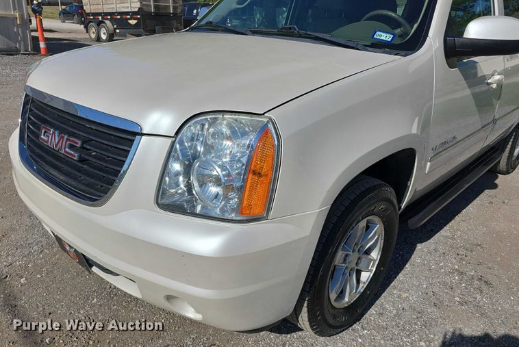 image for item DT6875 2013 GMC Yukon XL SLT SUV
