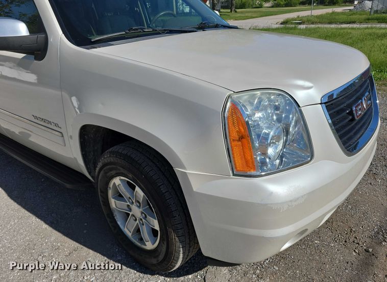 image for item DT6875 2013 GMC Yukon XL SLT SUV