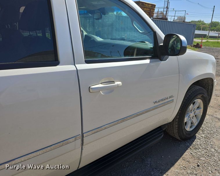 image for item DT6875 2013 GMC Yukon XL SLT SUV