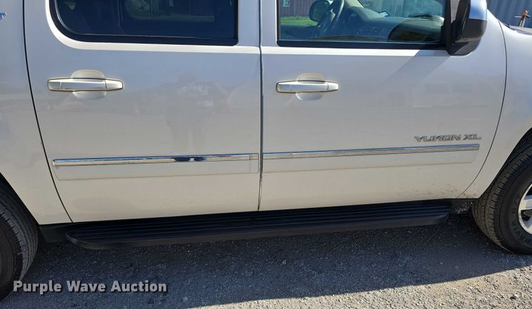 image for item DT6875 2013 GMC Yukon XL SLT SUV