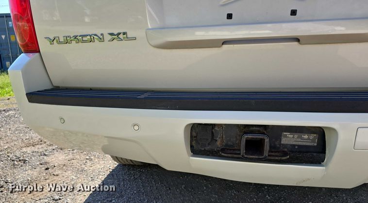 image for item DT6875 2013 GMC Yukon XL SLT SUV