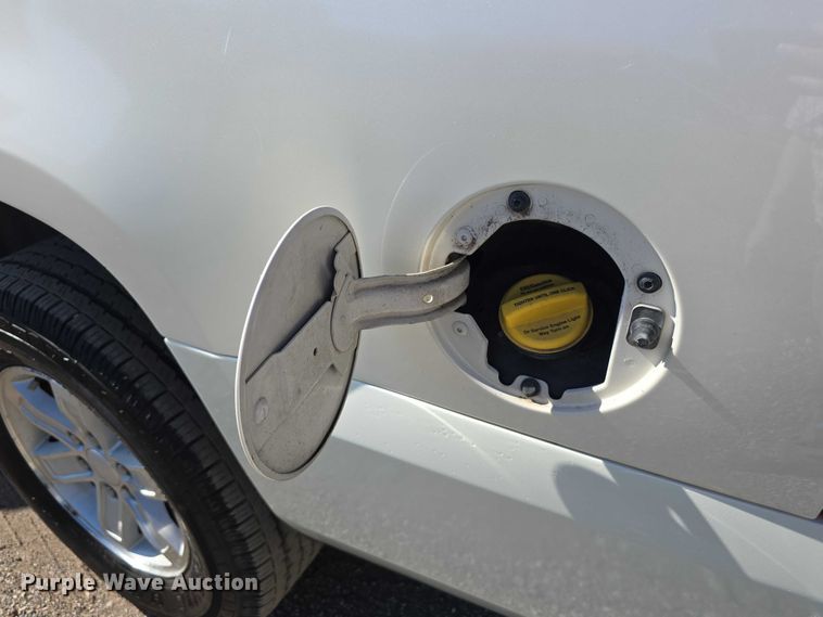 image for item DT6875 2013 GMC Yukon XL SLT SUV