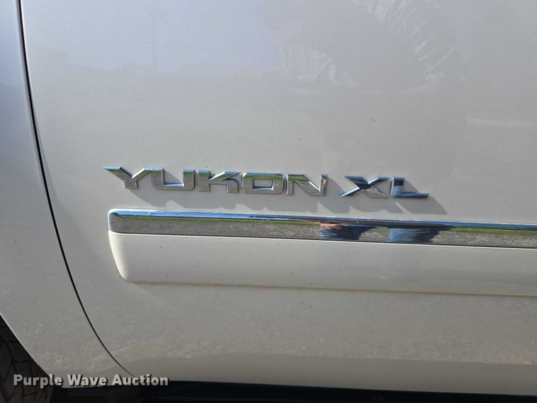 image for item DT6875 2013 GMC Yukon XL SLT SUV
