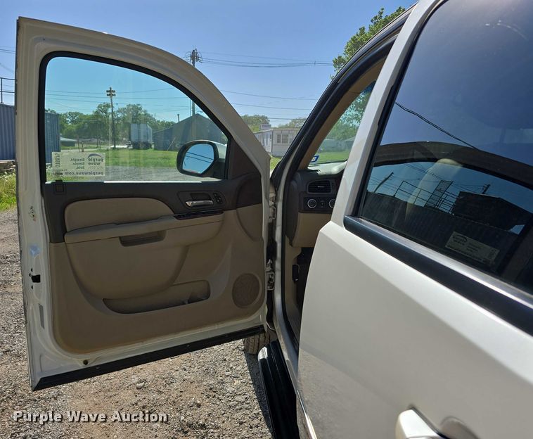 image for item DT6875 2013 GMC Yukon XL SLT SUV