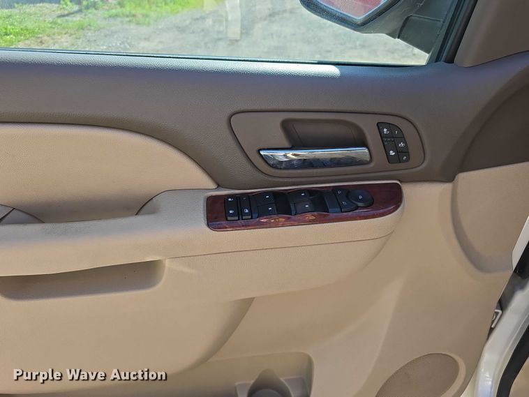 image for item DT6875 2013 GMC Yukon XL SLT SUV