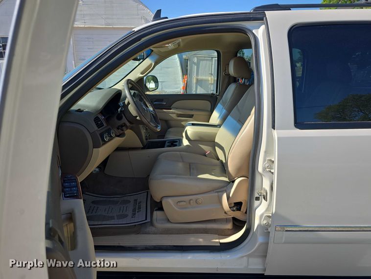 image for item DT6875 2013 GMC Yukon XL SLT SUV