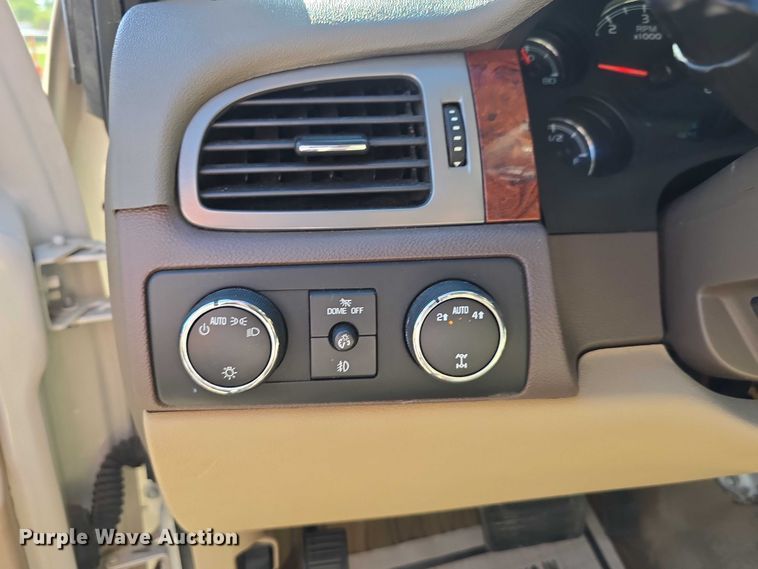 image for item DT6875 2013 GMC Yukon XL SLT SUV