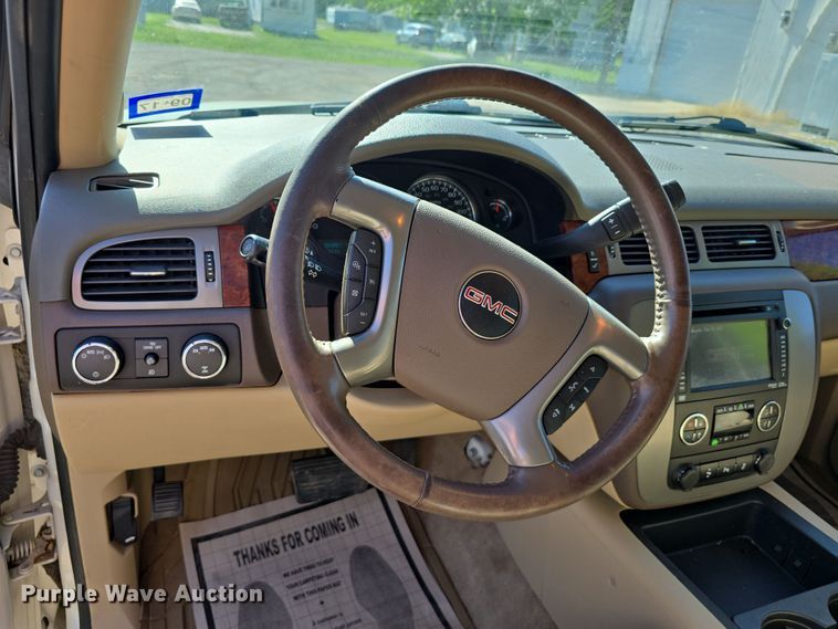 image for item DT6875 2013 GMC Yukon XL SLT SUV