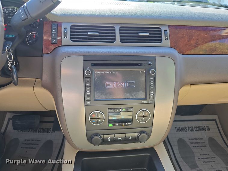 image for item DT6875 2013 GMC Yukon XL SLT SUV