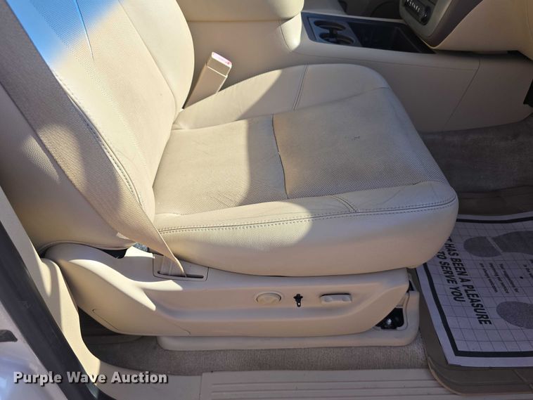 image for item DT6875 2013 GMC Yukon XL SLT SUV