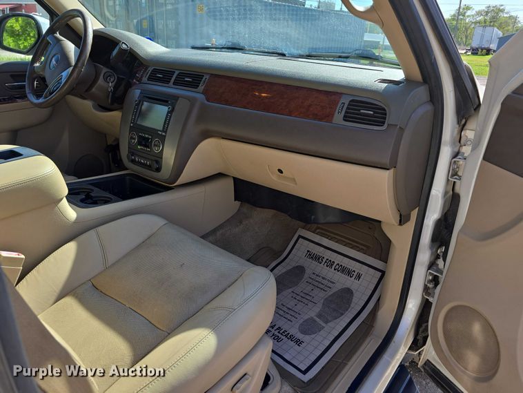 image for item DT6875 2013 GMC Yukon XL SLT SUV