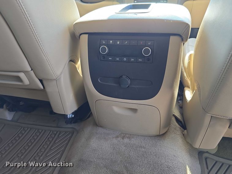 image for item DT6875 2013 GMC Yukon XL SLT SUV