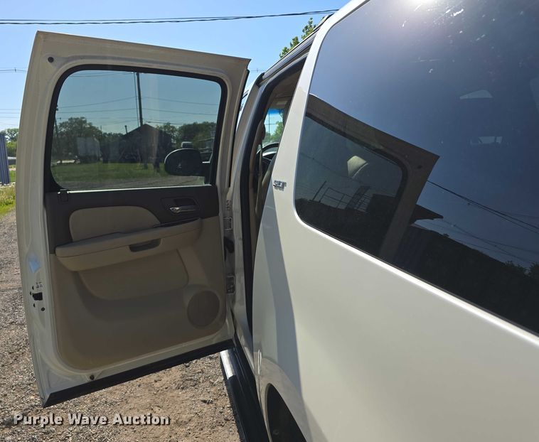 image for item DT6875 2013 GMC Yukon XL SLT SUV