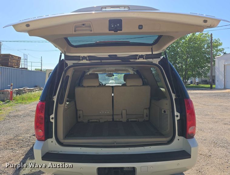 image for item DT6875 2013 GMC Yukon XL SLT SUV