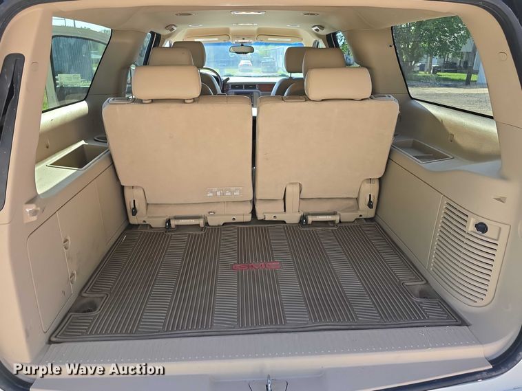 image for item DT6875 2013 GMC Yukon XL SLT SUV