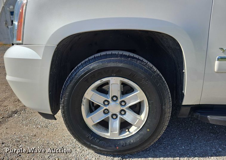 image for item DT6875 2013 GMC Yukon XL SLT SUV
