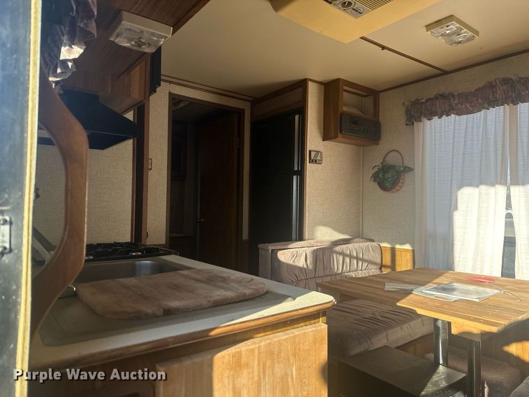 image for item DT7160 1993 Dutchmen camper