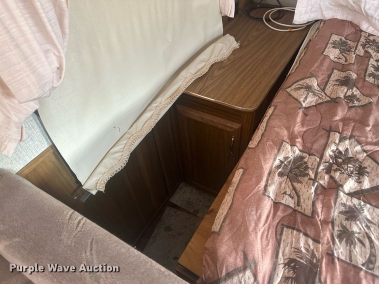 image for item DT7160 1993 Dutchmen camper