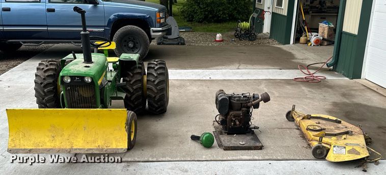 image for item DU9040 1974 John Deere 112 lawn tractor