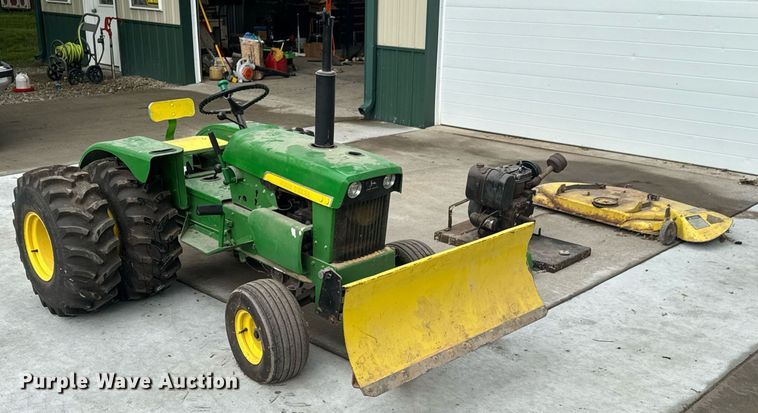image for item DU9040 1974 John Deere 112 lawn tractor