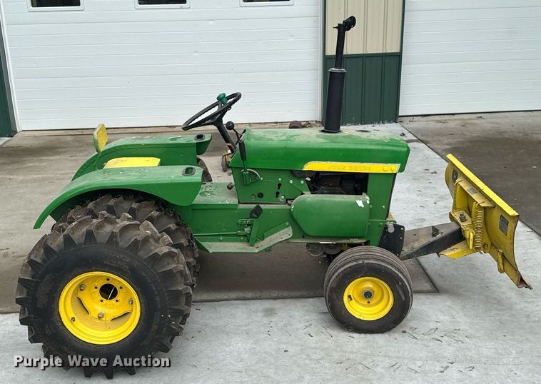 image for item DU9040 1974 John Deere 112 lawn tractor