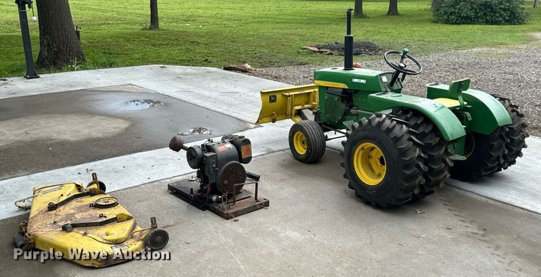 image for item DU9040 1974 John Deere 112 lawn tractor