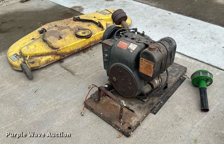 image for item DU9040 1974 John Deere 112 lawn tractor