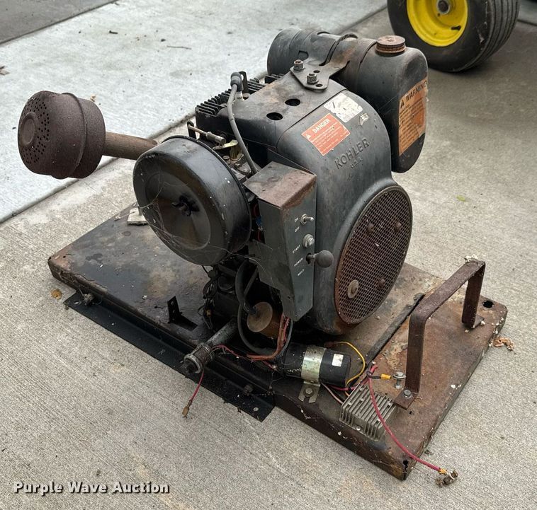 image for item DU9040 1974 John Deere 112 lawn tractor