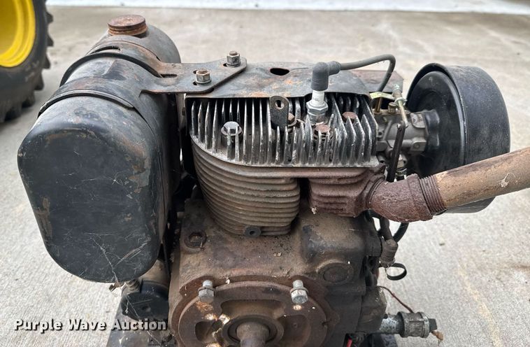 image for item DU9040 1974 John Deere 112 lawn tractor