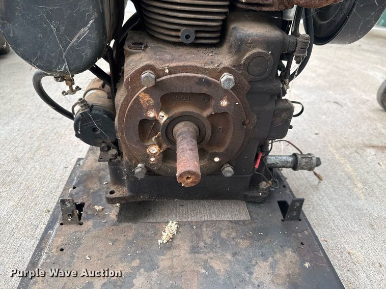 image for item DU9040 1974 John Deere 112 lawn tractor