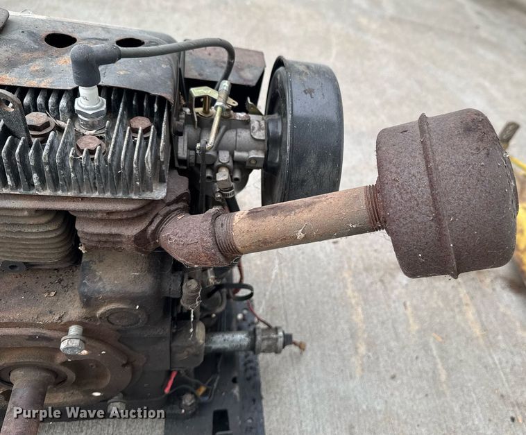 image for item DU9040 1974 John Deere 112 lawn tractor