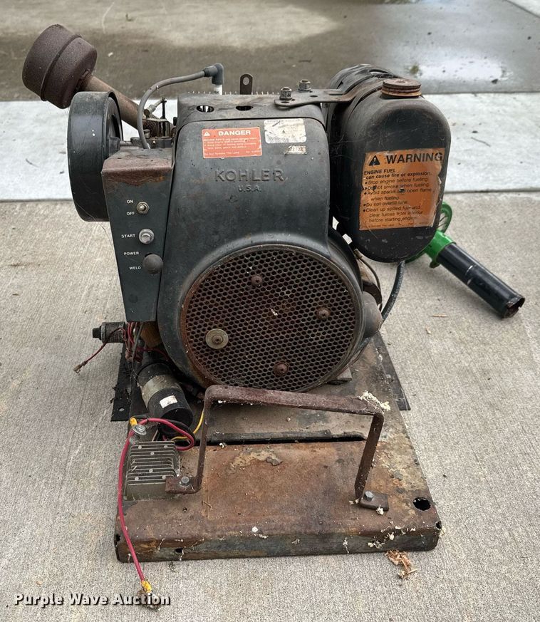 image for item DU9040 1974 John Deere 112 lawn tractor